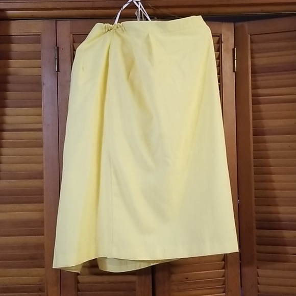 Yellow J.P. Fall suit - Picture 3 of 3